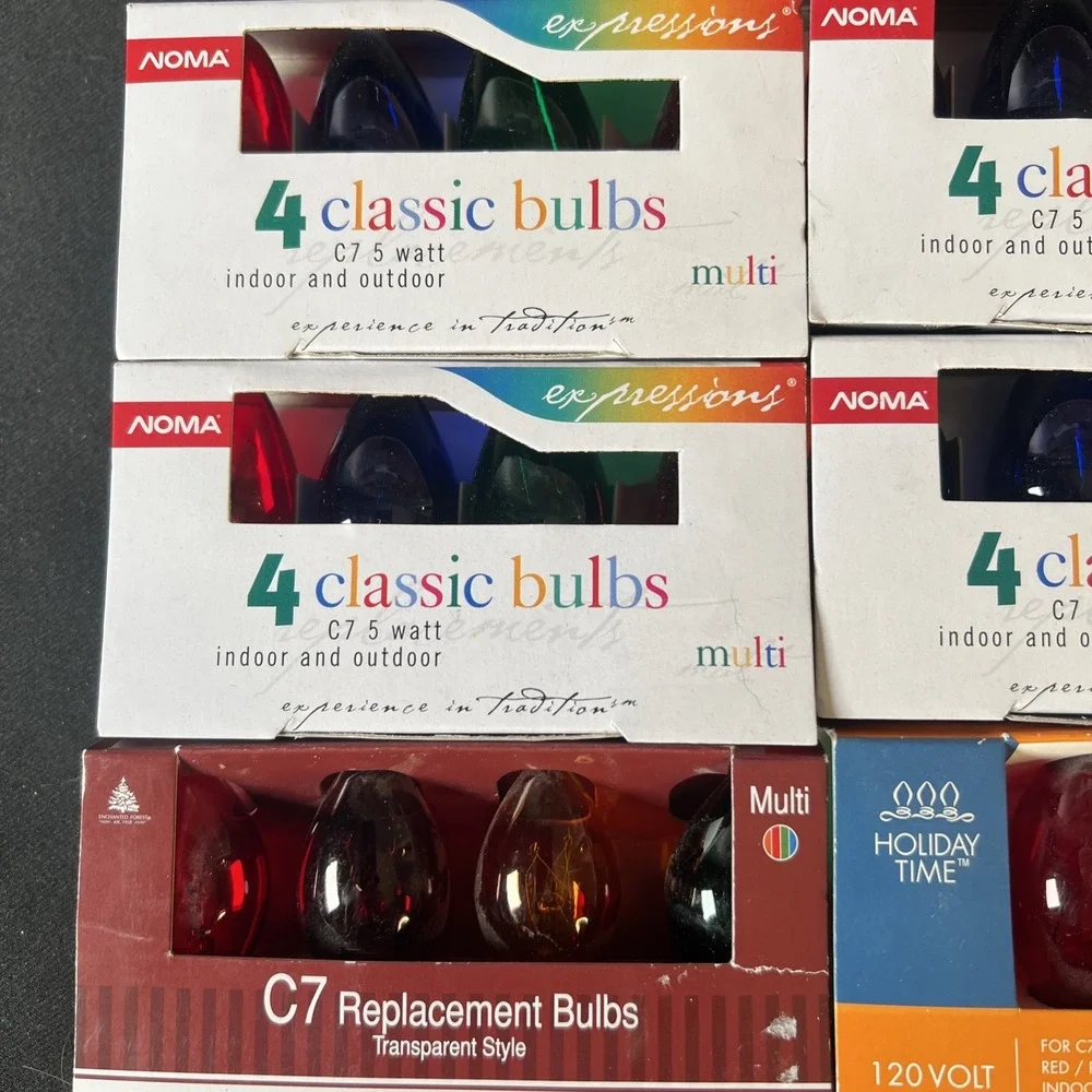 28 NOS Holiday‎ C-7 Replacement Bulbs In Multi-Colors 7 Packs Of 4